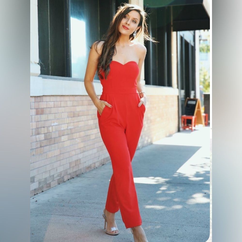Express red strapless sweetheart neck jumpsuit with pockets size 0 NWT